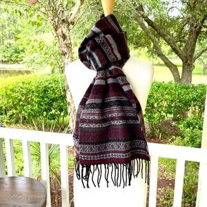 Fownes Acrylic Scarf. New with tags!